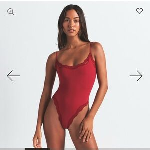 Skims Fits Everybody Lace CAMI BODYSUIT